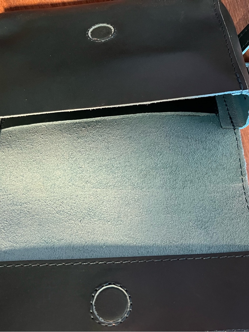 Portland Leather Teal Compact Crossbody Wallet - Picture 3 of 3